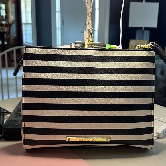 Betsey Johnson Clutch Large Wristlet and Crossbody Wallet EUC Stripes Vintage - Picture 4 of 16